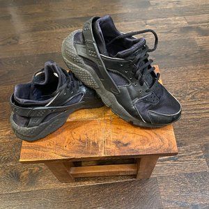 Nike Air Huarache Triple Black  Women's Size 8.5 Great Condition